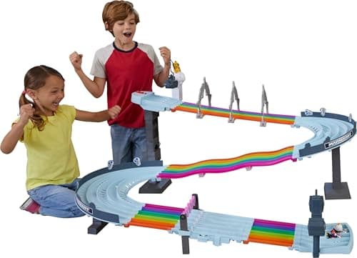 HOT WHEELS, Mario Kart, Pista de Juguete para Niños, Senda Arcoíris, con 2 Karts Incluidos, 4+ Años
